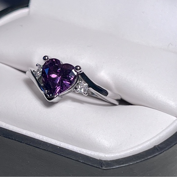 Heart Cut Amethyst Ring - Picture 3 of 6